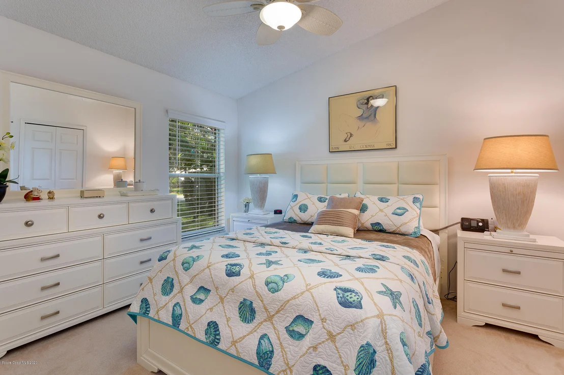 Photo of 989 Villa Drive