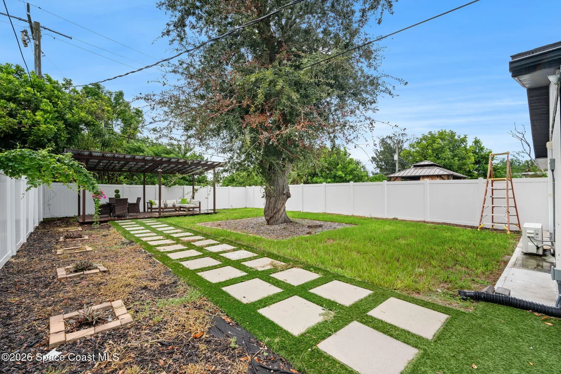 Photo of 712 Badger Drive NE