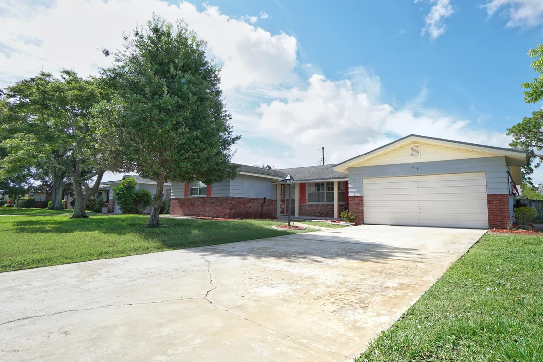 Photo of 913 Kings Post Road