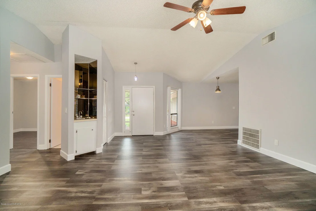 Photo of 409 Surrey Run