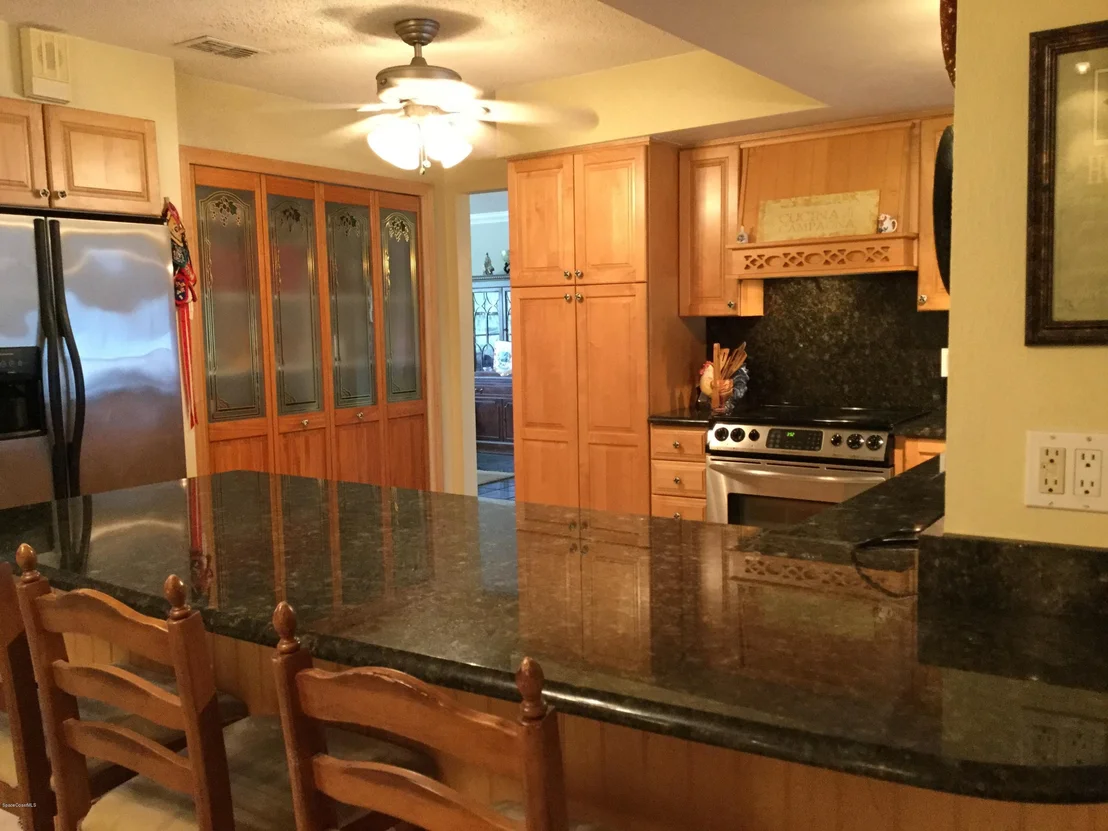 Photo of 610 N Robert Way