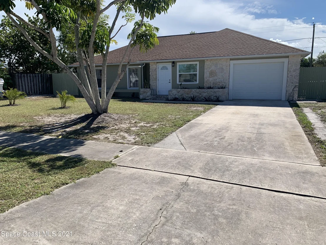 Photo of 3182 NE Edgewood Drive NE