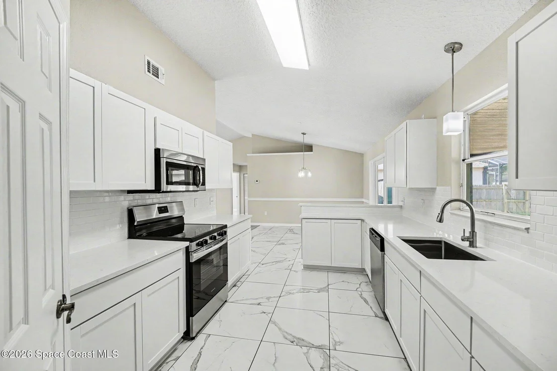 Photo of 6570 Bancroft Avenue