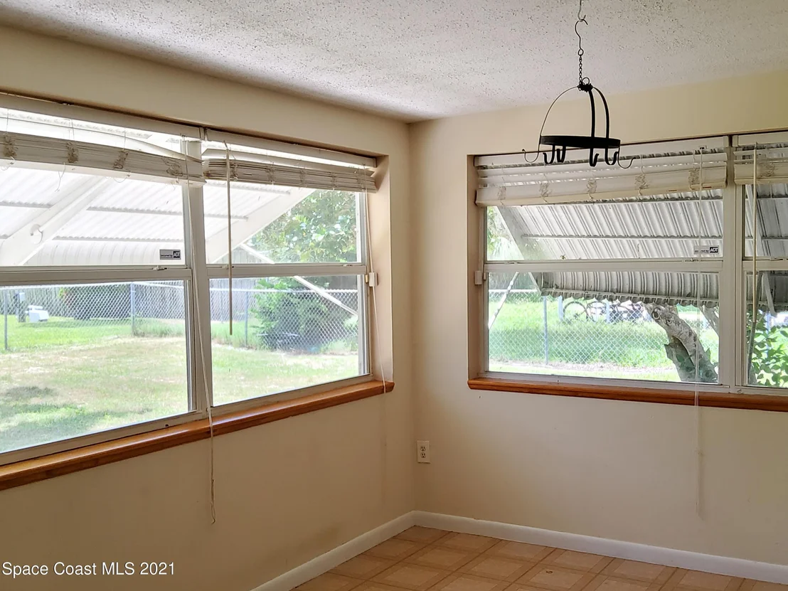 Photo of 1595 Breeze Lane