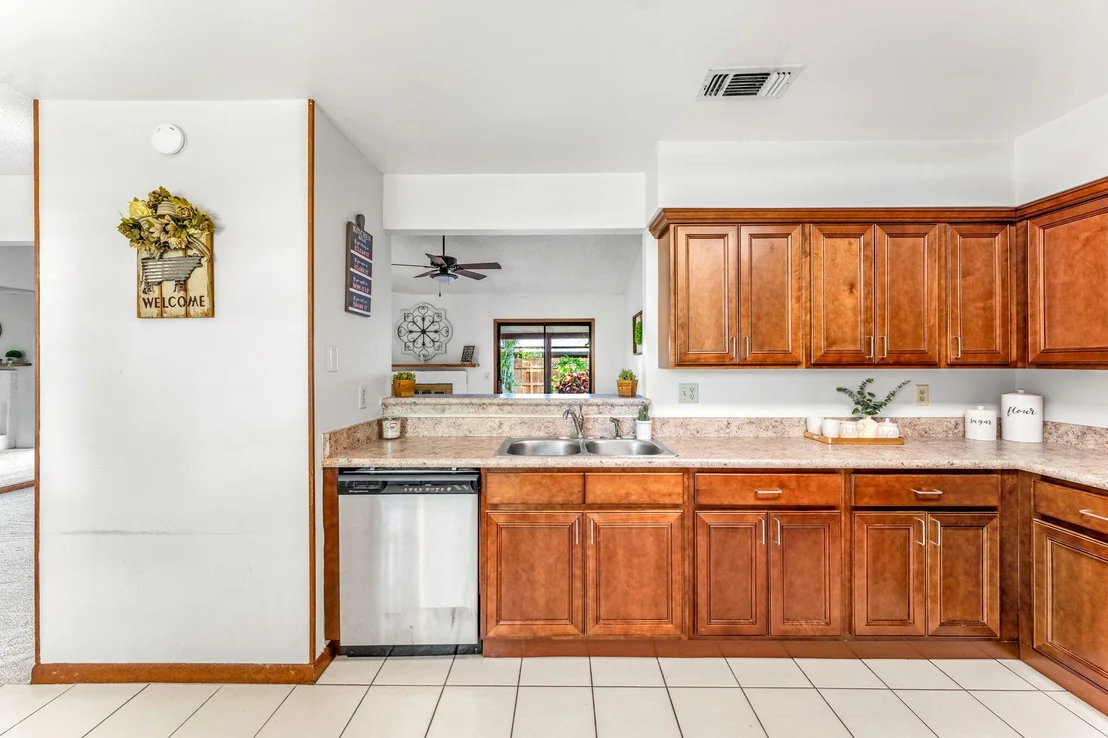 Photo of 877 Yellow Pine Avenue