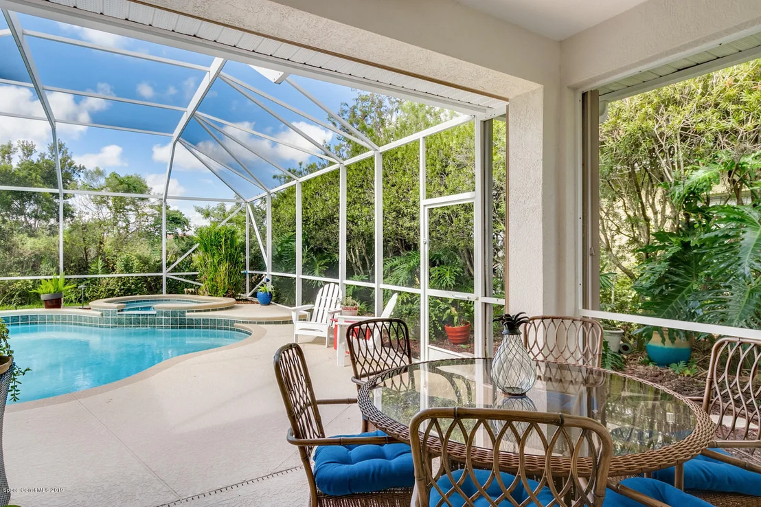 Photo of 824 Chatsworth Drive