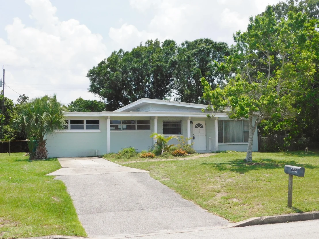 Photo of 689 Laurie Street