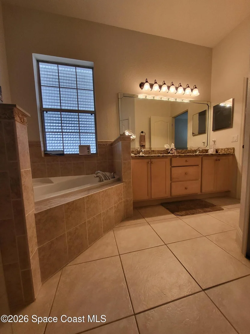 Photo of 1177 Eleuthera Drive NE