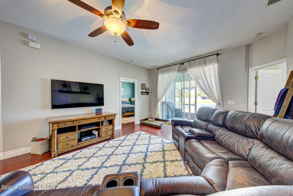 Photo of 1482 Hemingway Boulevard