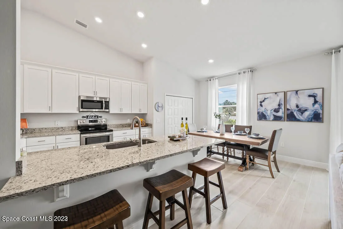 Photo of 208 Amherst Avenue NE