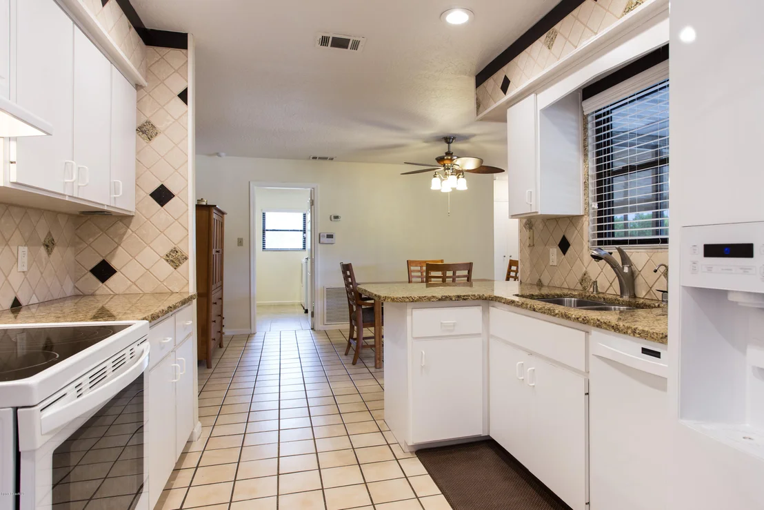 Photo of 2120 Bridle Path
