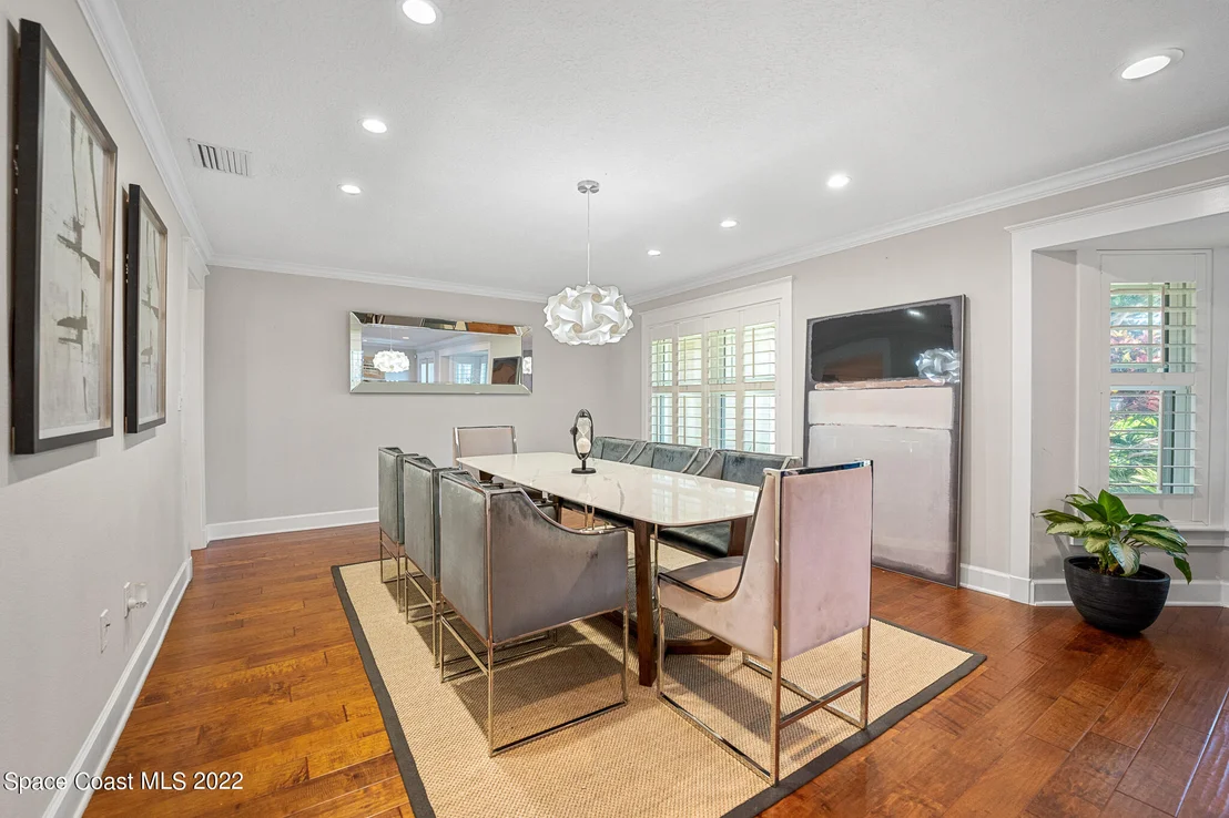 Photo of 437 River View Lane