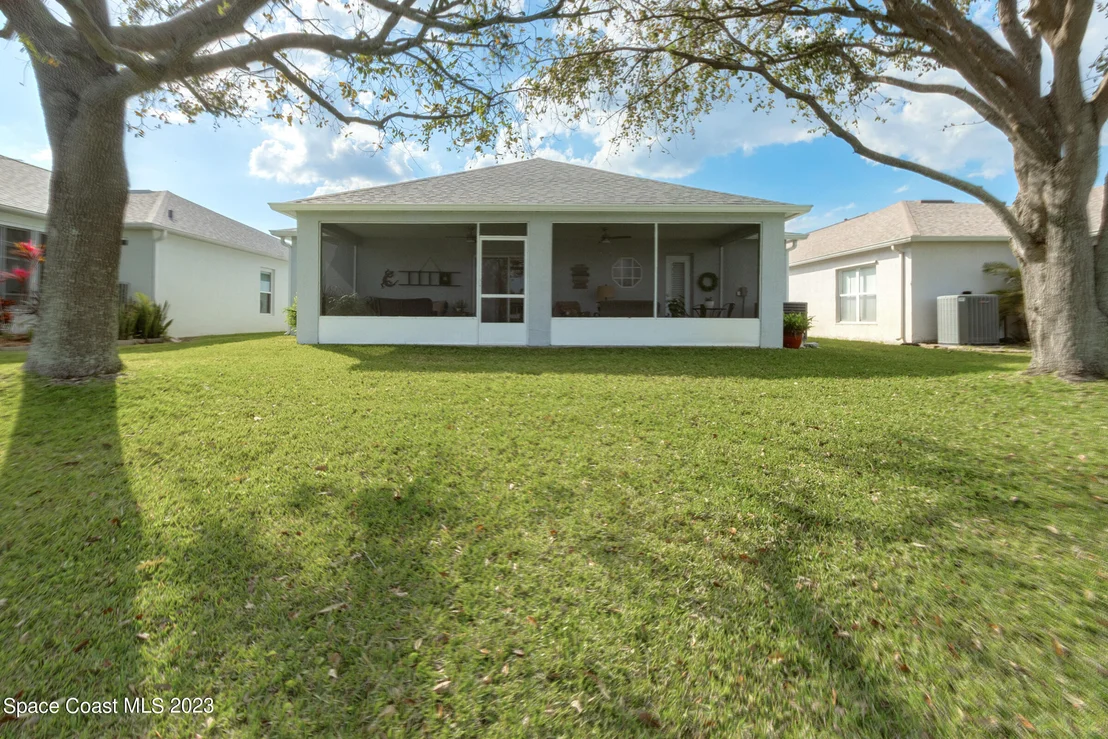 Photo of 1218 White Oak Circle
