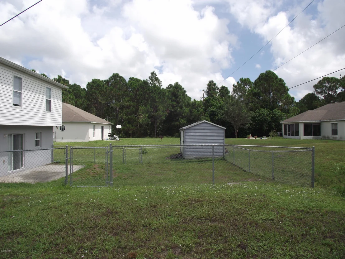 Photo of 1006 Ray Road SE