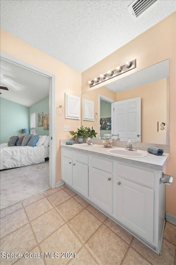 Photo of 1055 Sedgewood Circle