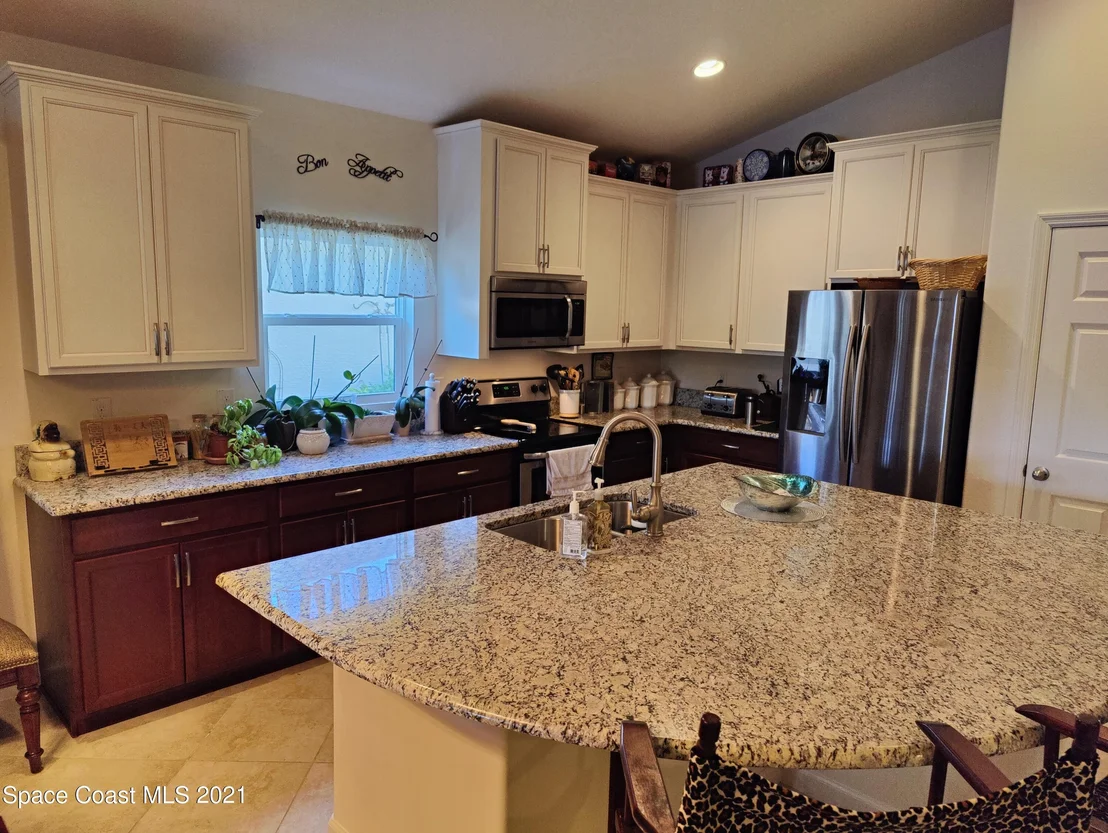 Photo of 571 Trymore Drive SE