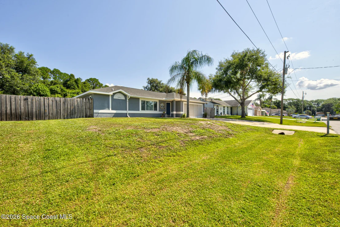 Photo of 6520 Adrian Street