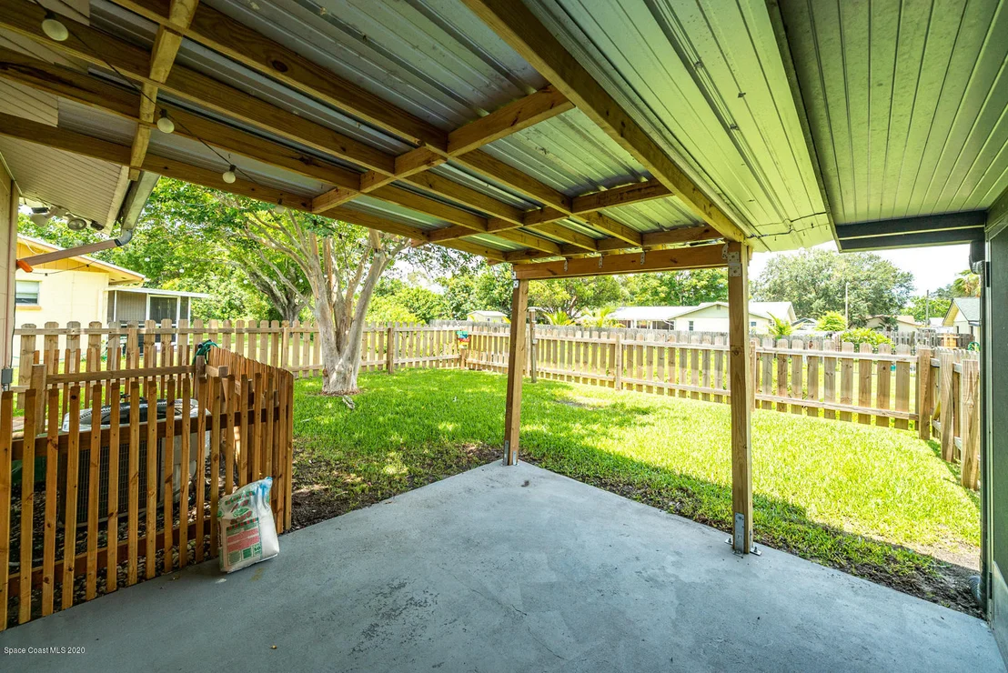 Photo of 2898 Corbusier Drive