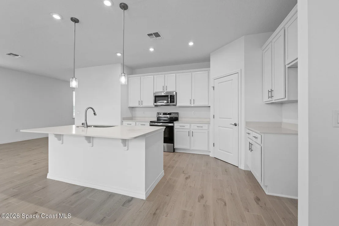 Photo of 926 Castleford Avenue NE