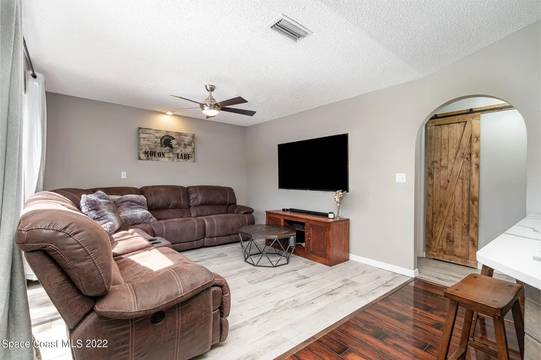 Photo of 1434 Van Eck Road NE