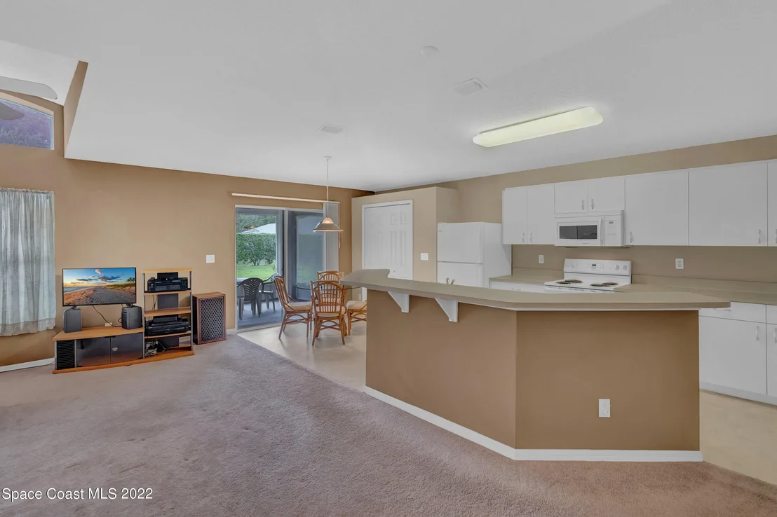 Photo of 1019 E 13th Square