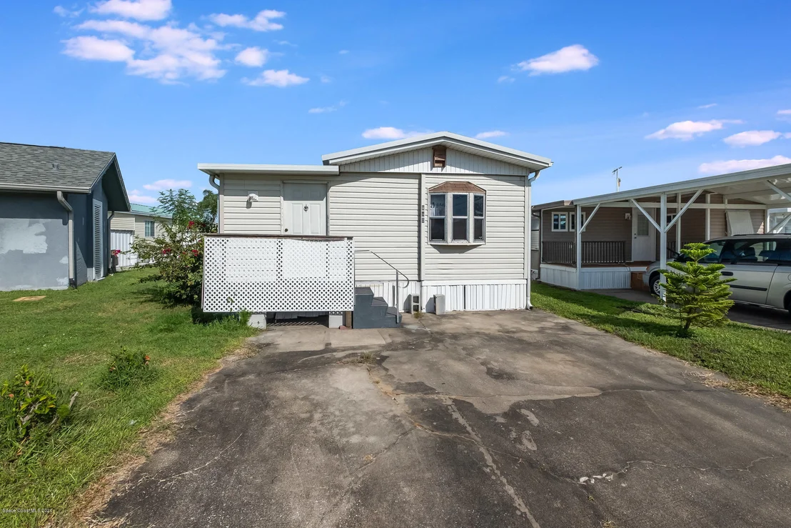 Photo of 140 Blue Lake Place