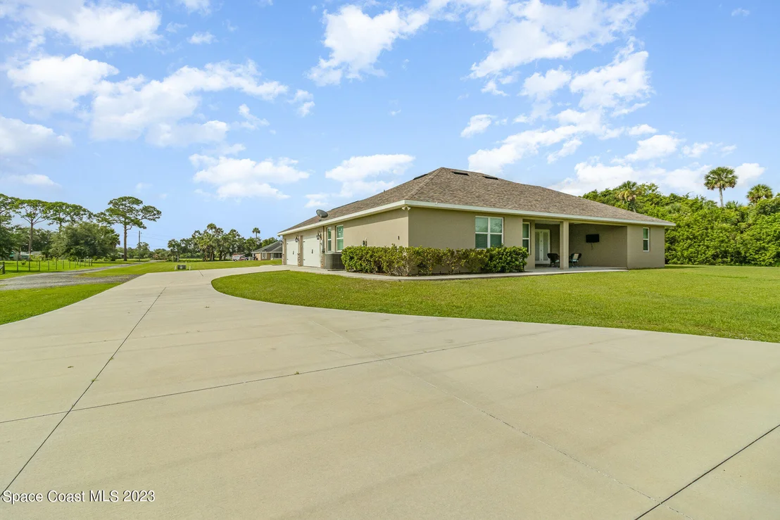 Photo of 3290 Aurantia Road