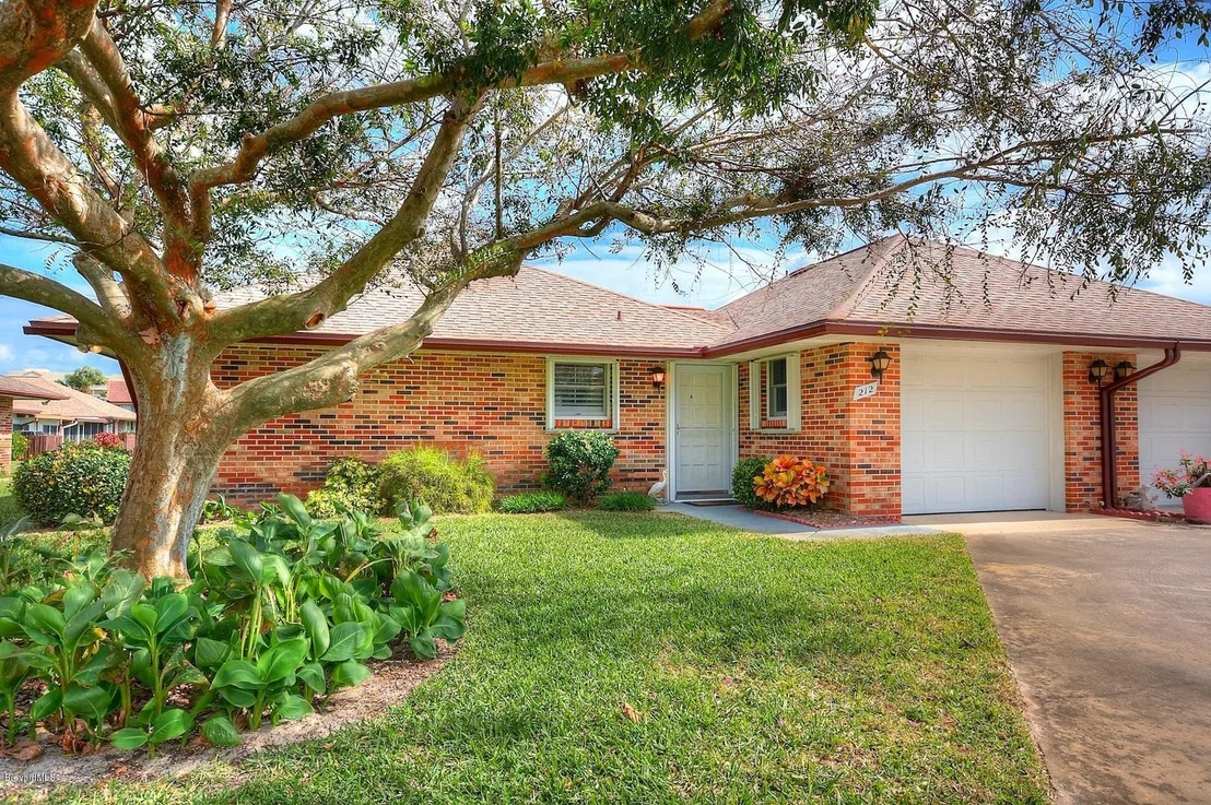 Photo of 212 Chalet Avenue