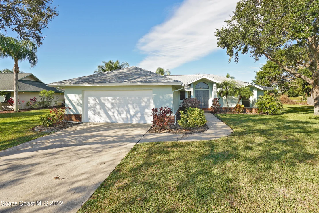 Photo of 452 Crystal Lake Drive