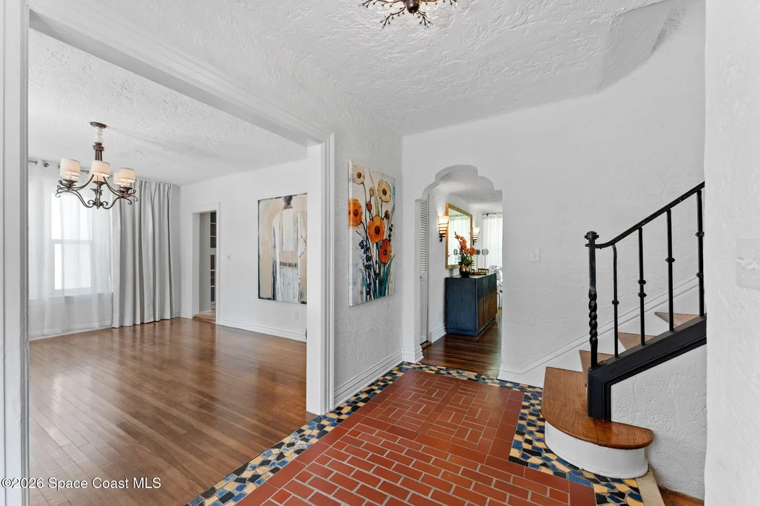 Photo of 121 Circle Drive