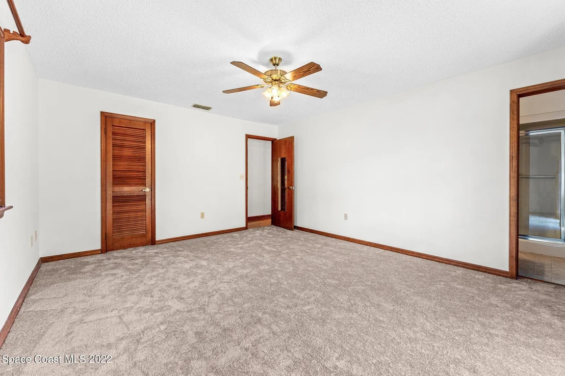 Photo of 1807 Live Oak Drive N