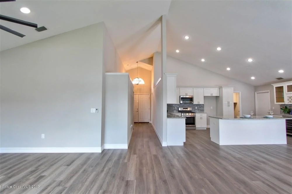 Photo of 2090 Lionel Drive