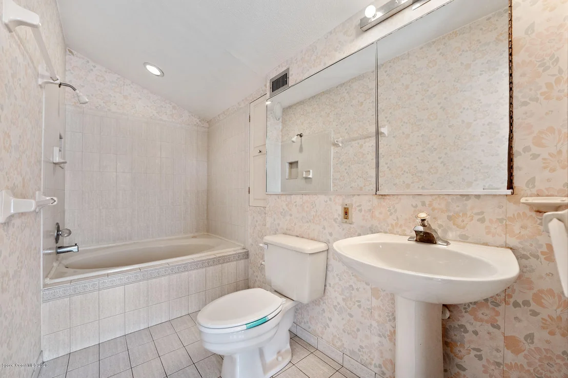 Photo of 447 Riverview Lane
