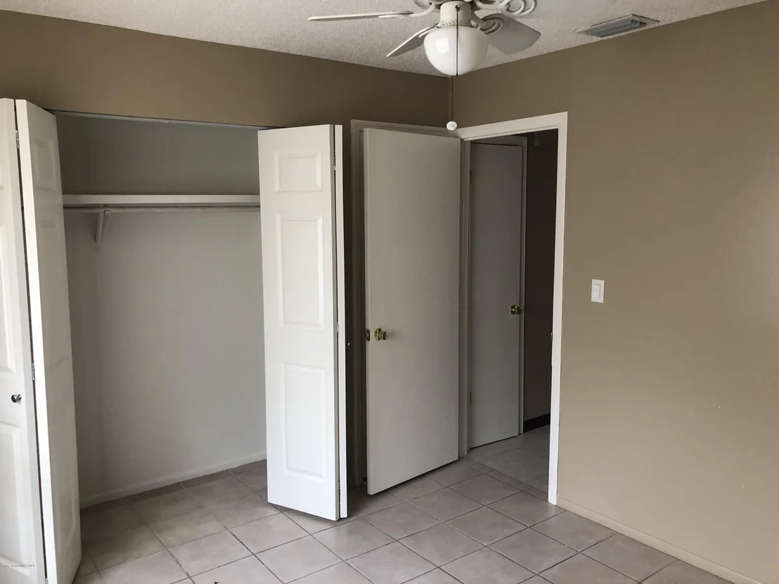 Photo of 3290 Edgewood Drive NE
