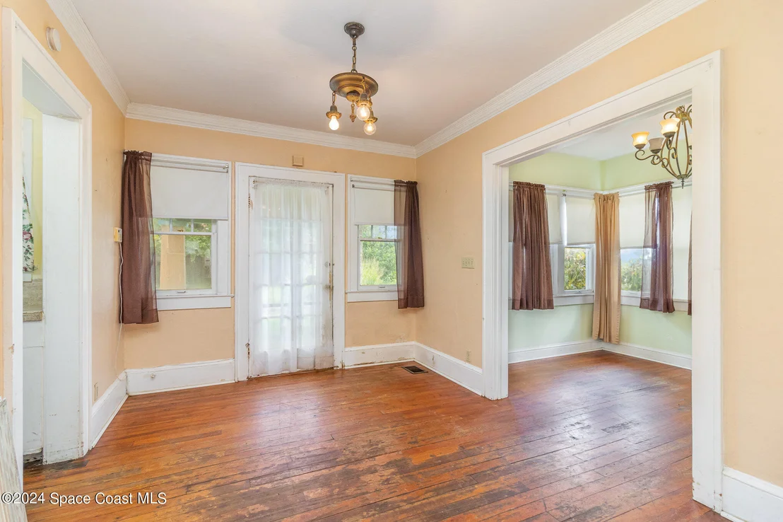 Photo of 1632 Water Drive NE