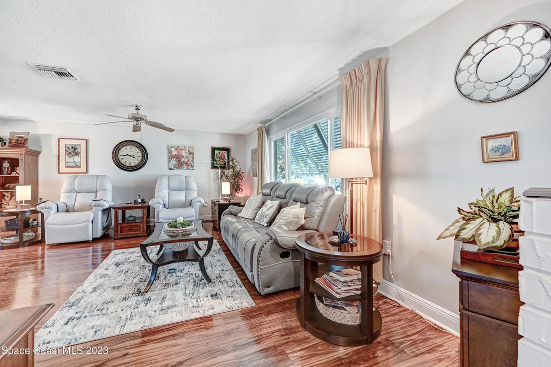 Photo of 405 Thrush Drive