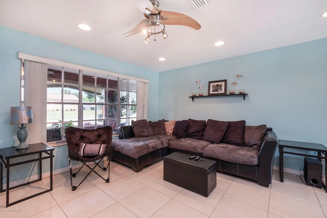 Photo of 945 Burn Drive NE