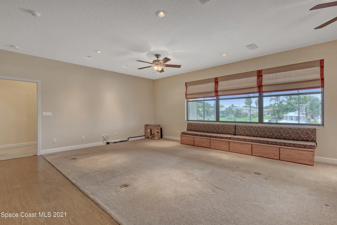 Photo of 457 Cardinal Drive