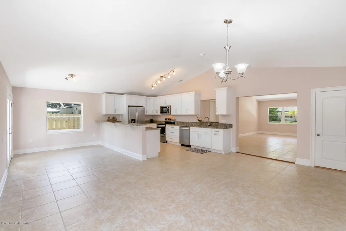 Photo of 1044 Bernice Road