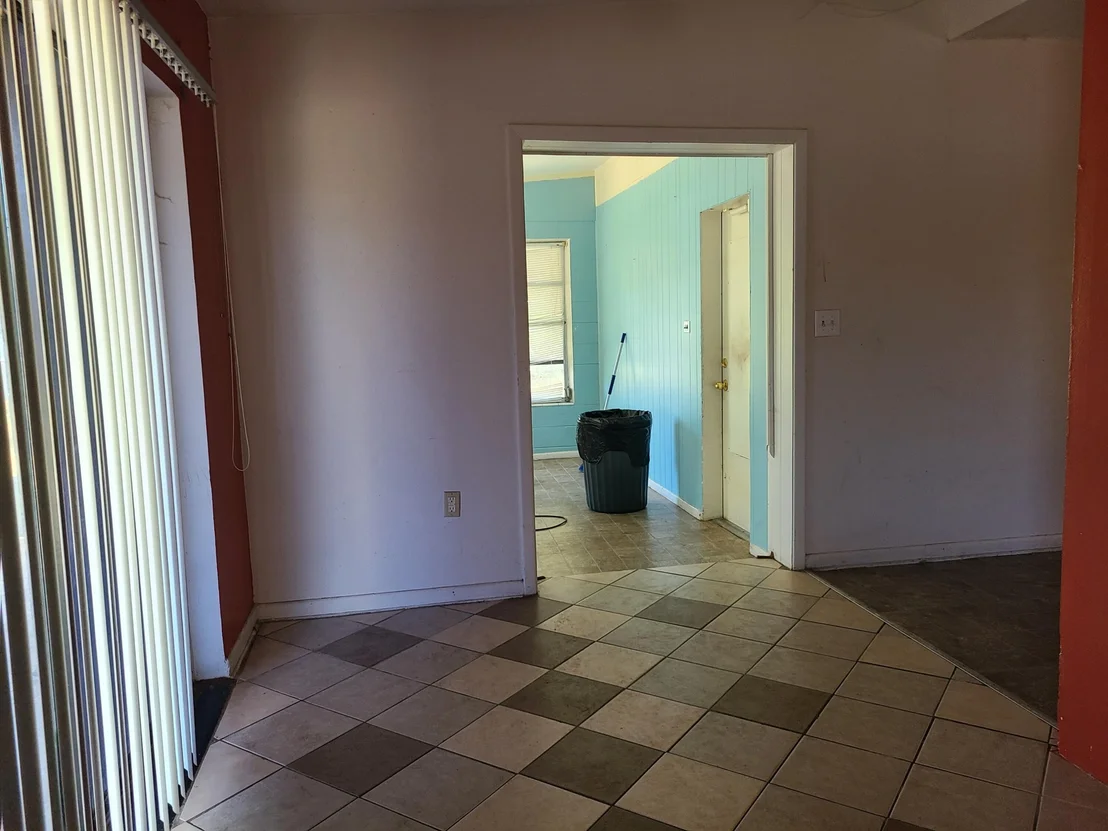 Photo of 819 W Highland Drive