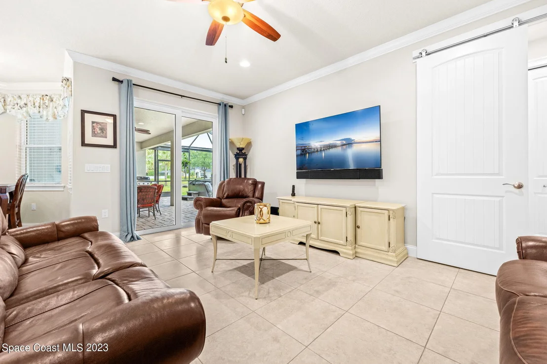 Photo of 2037 Windbrook Drive SE