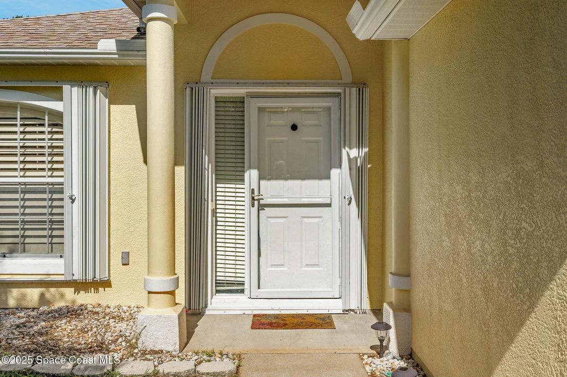 Photo of 926 Pine Creek Circle NE