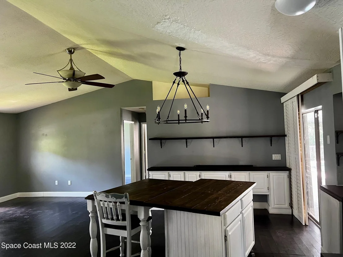 Photo of 950 Streamlet Avenue