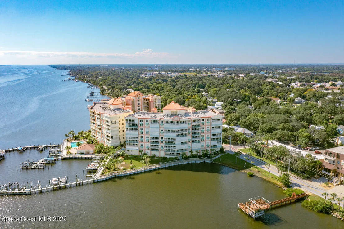 Photo of Unit 606 at 100 Riverside Drive