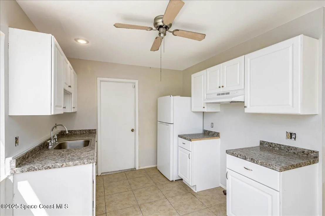 Photo of 933 Gueld Avenue NE