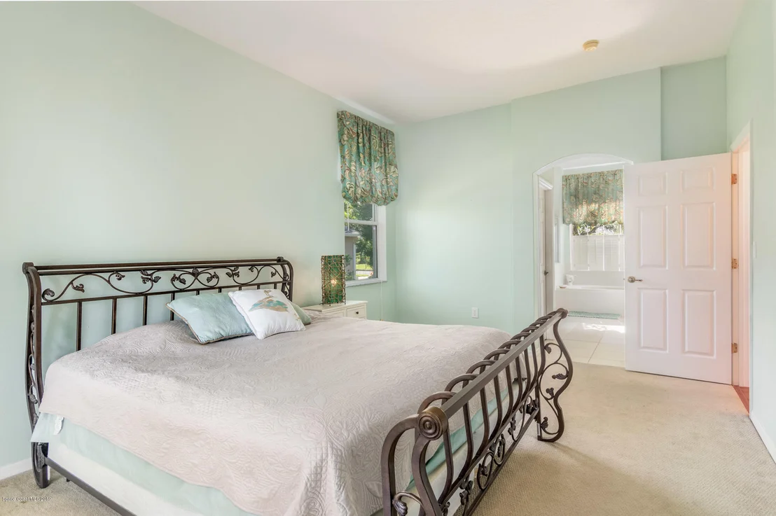 Photo of 1890 Windbrook Drive SE