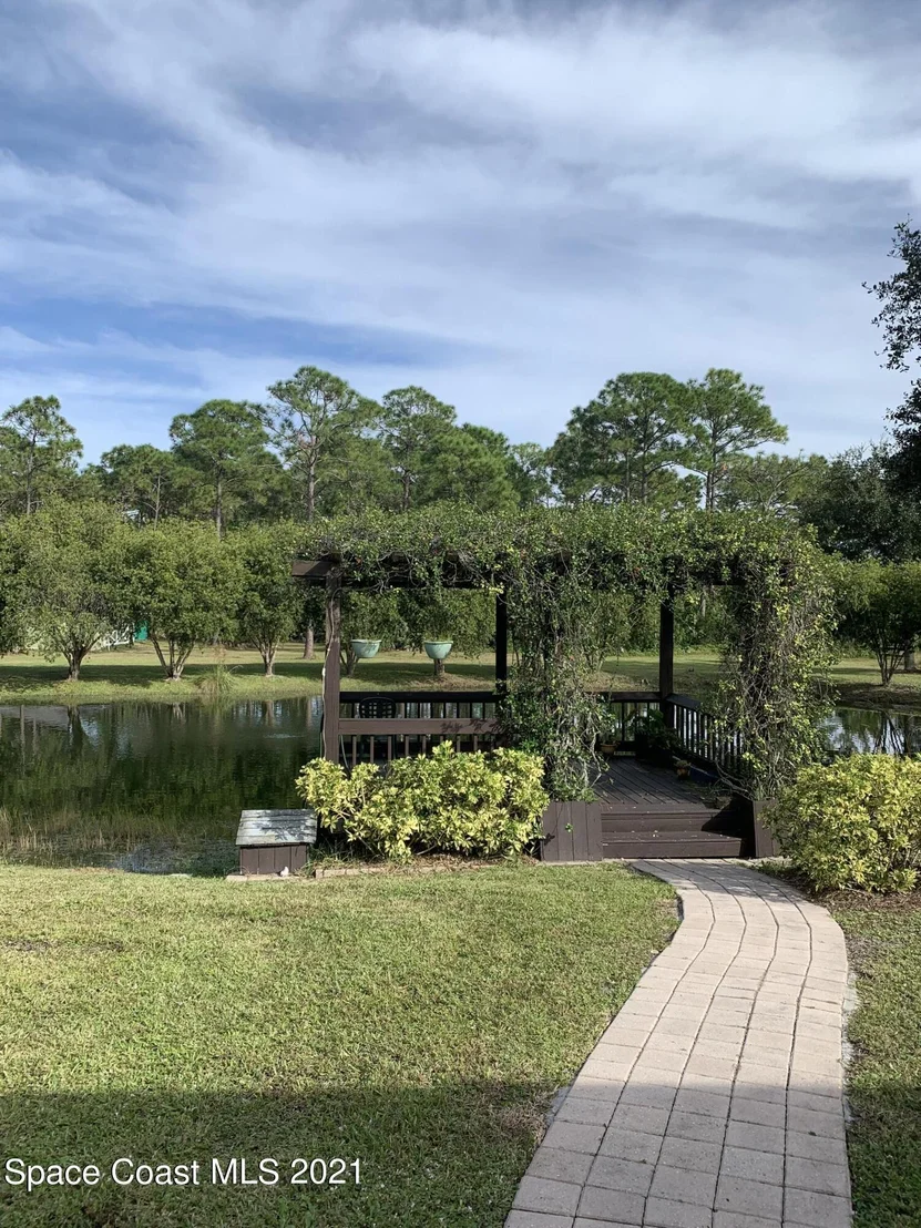 Photo of 4750 Log Cabin Lane