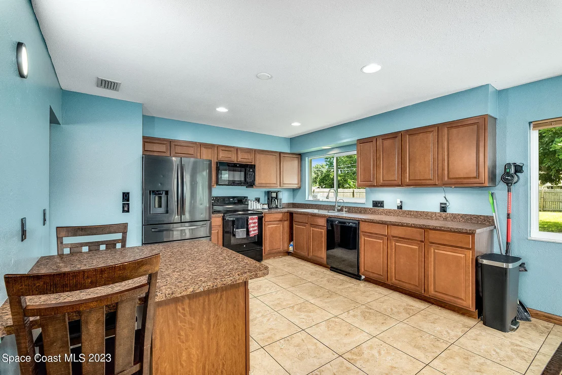 Photo of 791 Arundo Avenue NE