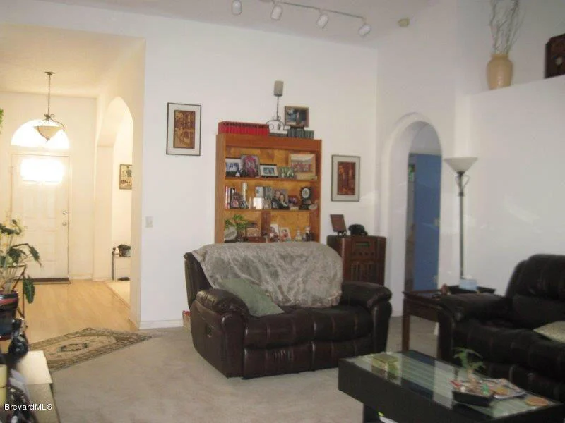 Photo of 974 Kingfisher Way