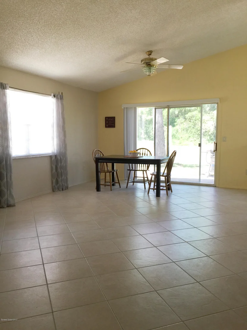 Photo of 1091 Goldenrod Circle NE